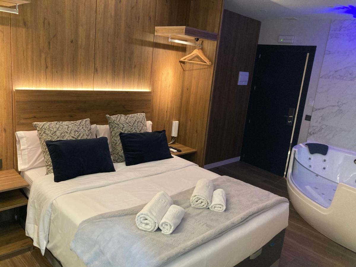 Daos Suites & Terrace 마르베야 외부 사진
